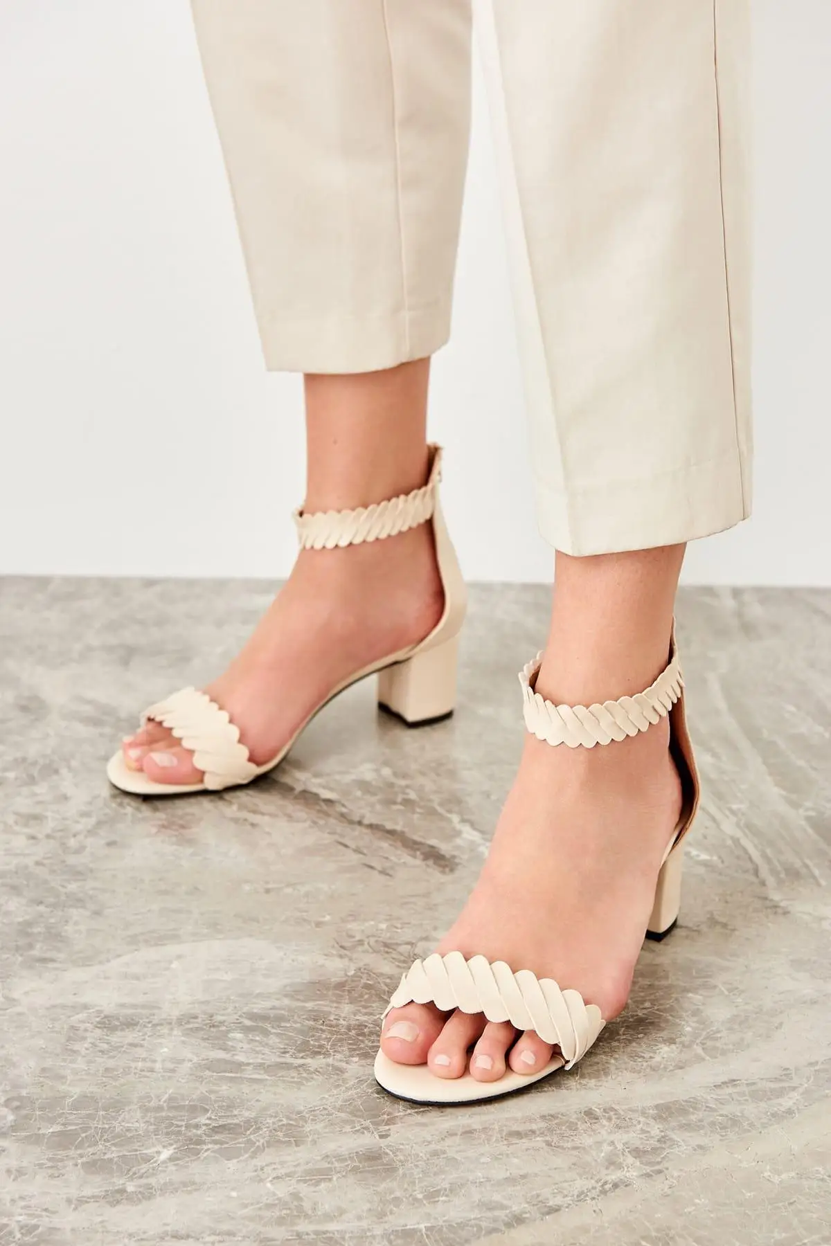 

Trendyol Beige Women 'S Heels Shoes TAKSS19GA0036