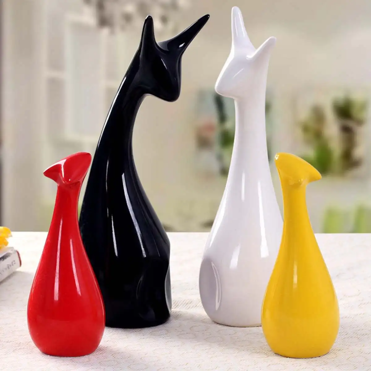 

A family of four 4pcs/Set Ceramic Deer Figurine Crafts Porcelain Animal Decoration Home Art Decor Home Office Desktop Decoration