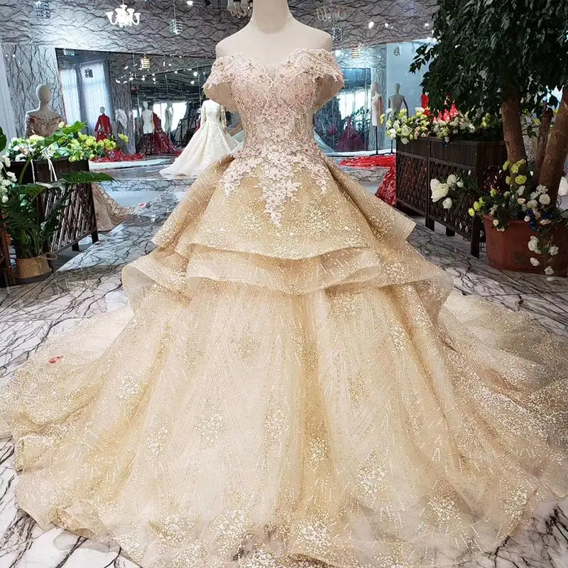 

Women Gold Glitter Fabric Wedding Dresses The high quality Lace Appliques Pearls fashion The court Bridal Gowns