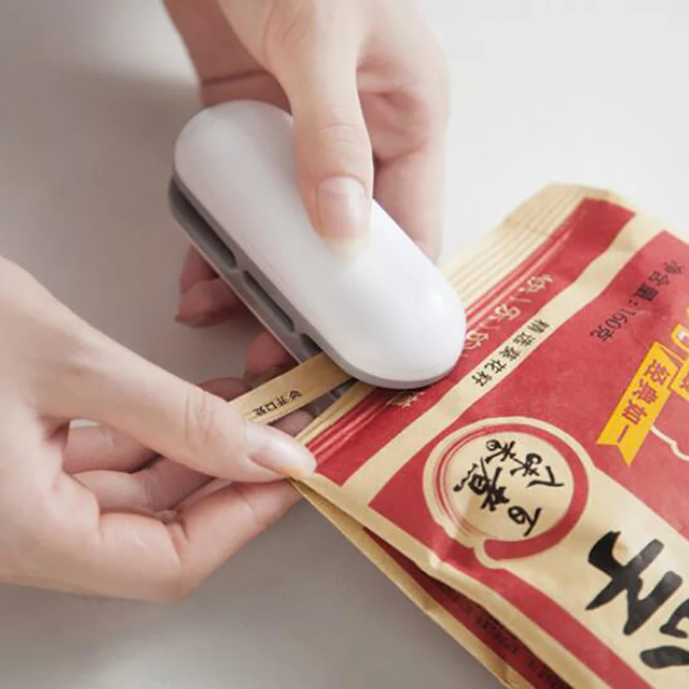 Chip Bag Resealer Portable Sealing Tool Mini Handheld Plastic Package Air Tight Re Sealer Snack Seal Heat 1pc keep food fresh 2
