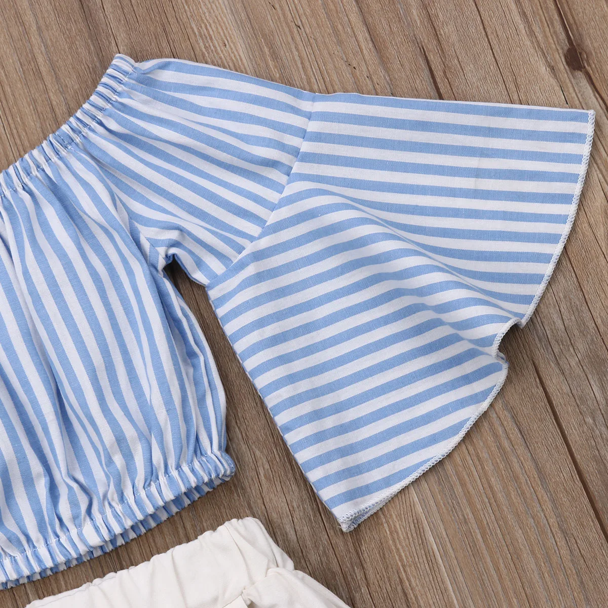 Летние комплекты одежды из 2 предметов для маленьких девочек топы в полоску с расклешенными рукавами, футболка+ штаны с потертостями, одежда, От 1 до 6 лет