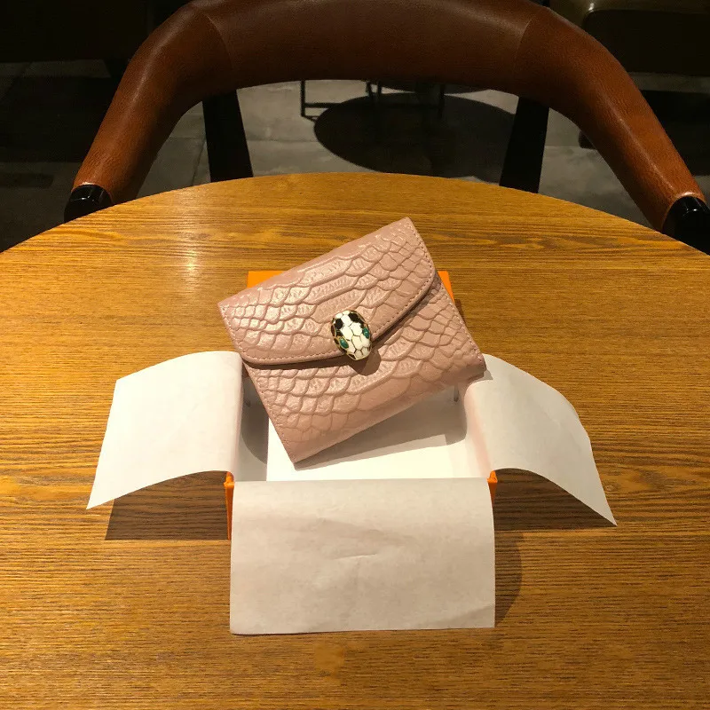 

Wallet Woman 2019 New Fashion Genuine Leather Woman Purse With Shining Nail Clipper Serpentine Leather Woman Wallet