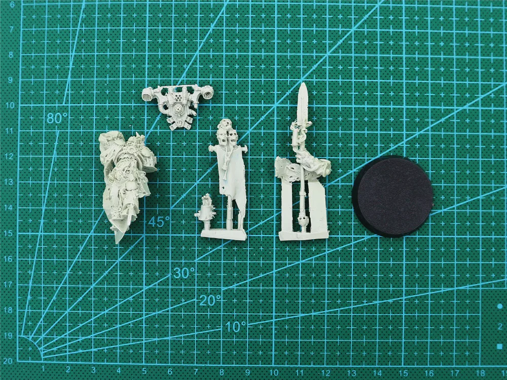

Deathwatch Inquisition Silver shoulders and arms