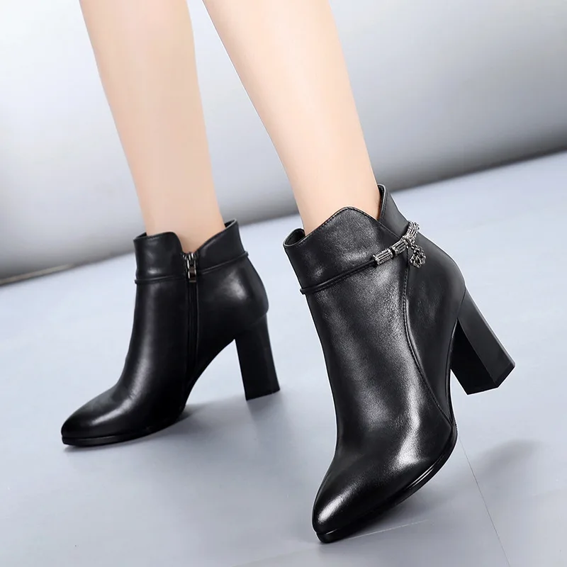 

2018 Autumn Genuine Leather Short Coarse High Increase Velvet Woman Women Winter Boots