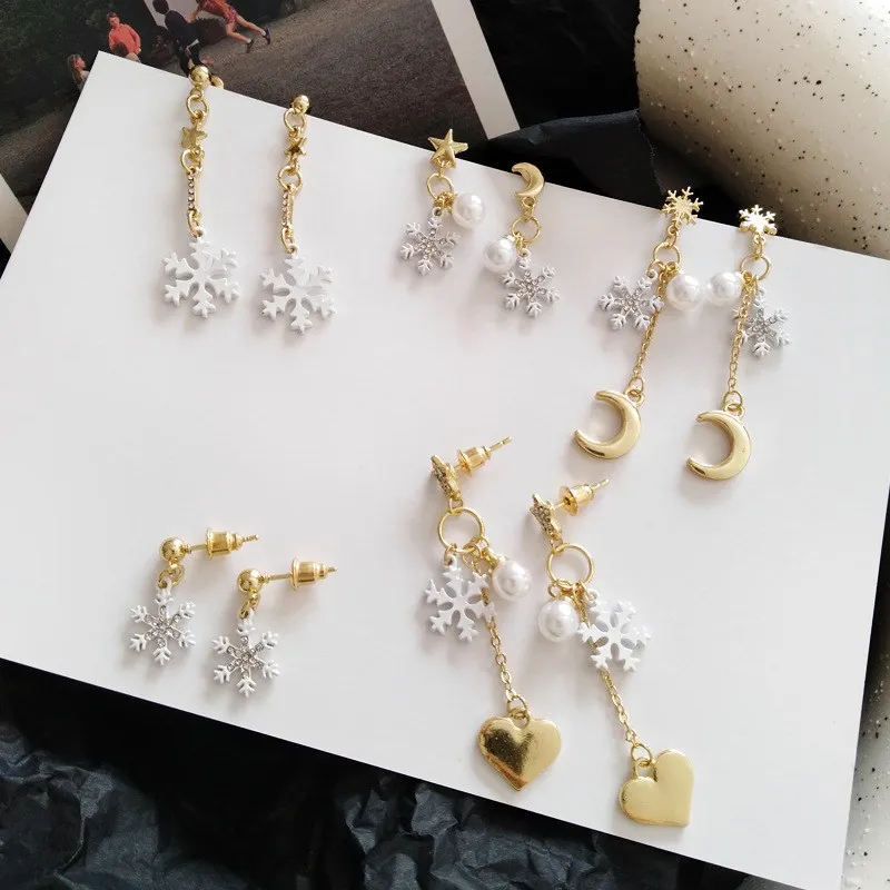 

Fluffy Feather Dangle Statement Jewelry Earring Pearl Crystal Pendant Snowflake Earrings