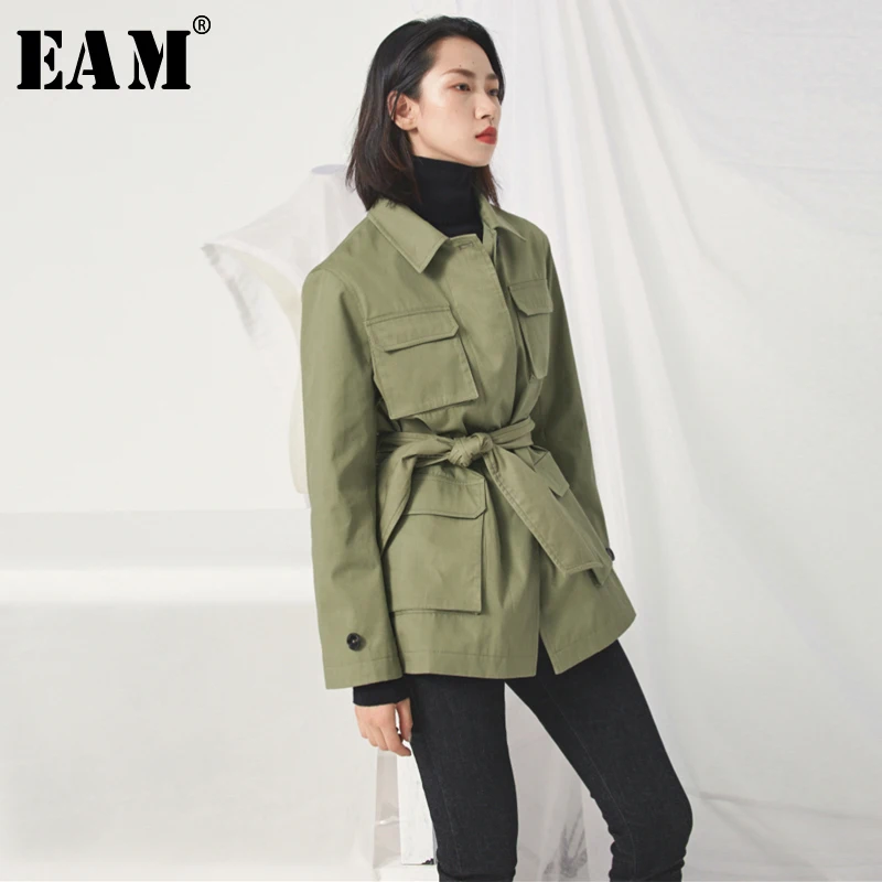 

[EAM] 2019 New Autumn Winter Lapel Long Sleeve Army Green Pocket Split Joint Waist Bandage Jacket Women Coat Fashion Tide JS667