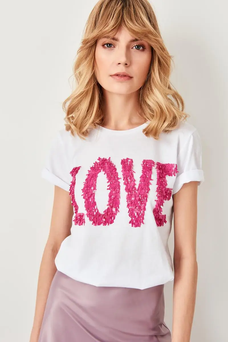 

Trendyol White Sequin Nakışlı Basic Knitted T-Shirts TWOSS19FV0131