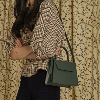 

Retro Shoulder Bag Female 2018 Autumn Winter Three-dimensional Trapezoidal Crossbody Bag PU Small Square Bag Bolsa Feminina