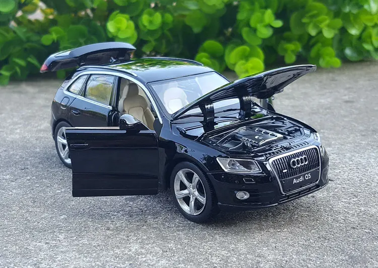 Лицензионная Коллекционная модель автомобиля SUV из сплава в масштабе 1:32 для TheAudi