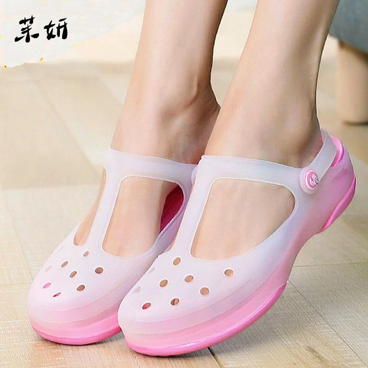 

Wome Slip On Sandals Garden Clogs Waterproof Shoes Women Classic Nursing Eva Slippers Hospital Women Work Medical Nurse Girls