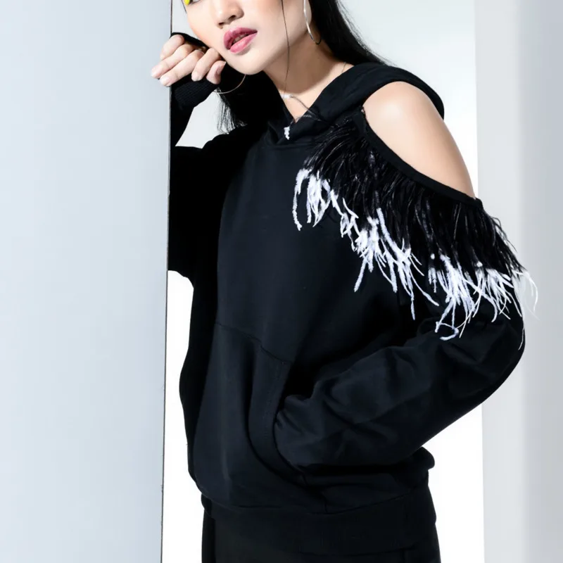 

[EWQ] 2019 Spring Summer Asymmetrical Splice Feather Hooded Collar Long Sleeve Streetwear Sweatshirt Women Fashion Tide AD007