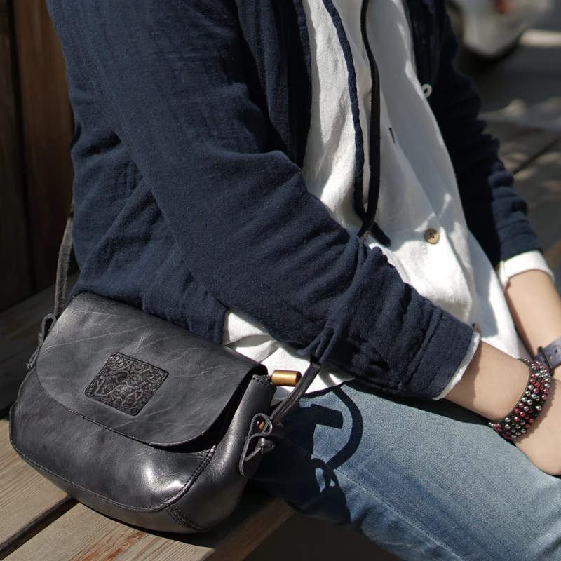 Quality Genuine Leather Women Shoulder Embossed Bags Retro Totem Pattern Natural Skin Handbag Diago