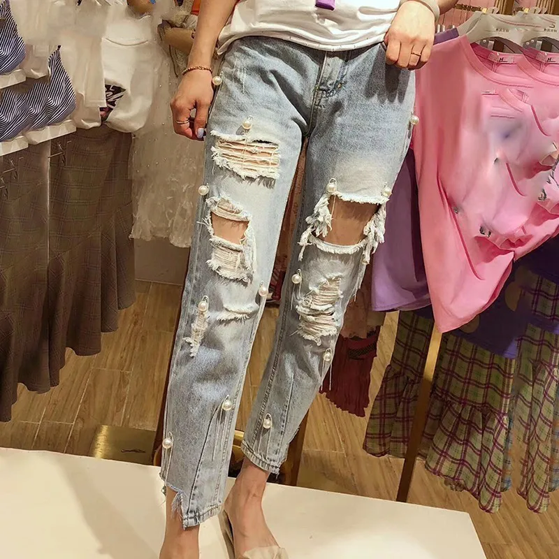 

[EWQ] New Summer 2019 Fashion Pearl chain pockets ankle-length denim pants light blue hole loose beaded jeans women QE046