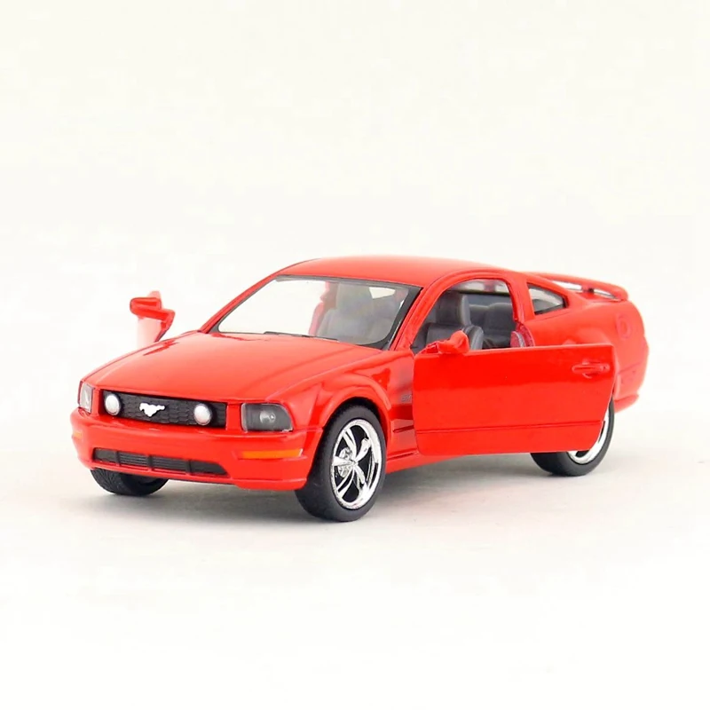 KINSMART литая металлическая модель/Масштаб 1:36/2006 Ford Mustang GT