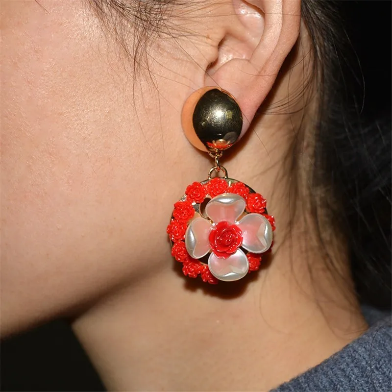 

New Fashion European And American Earrings Baroque Hollow Rose Flower Earrings Catwalk Exaggerated Long Earrings Jewelry