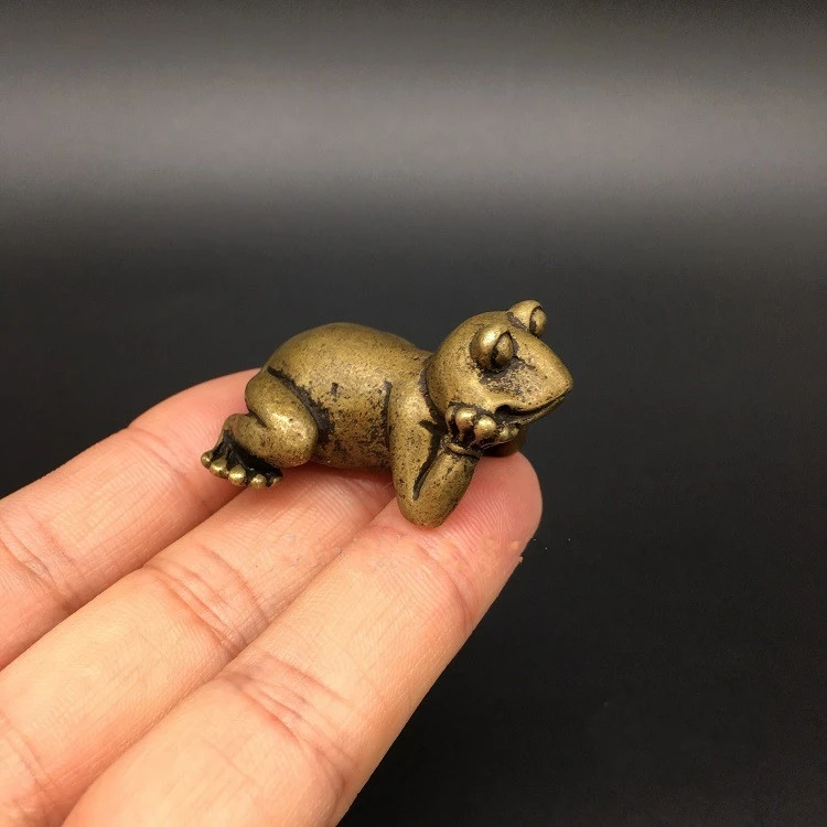Collectable Chinese Brass Carved The Frog Prince Animal Lovely Frog Exquisite Small Pendant Statue
Collectable Chinese Brass Carved The Frog Prince Animal Lovely Frog Exquisite Small Pendant Statue