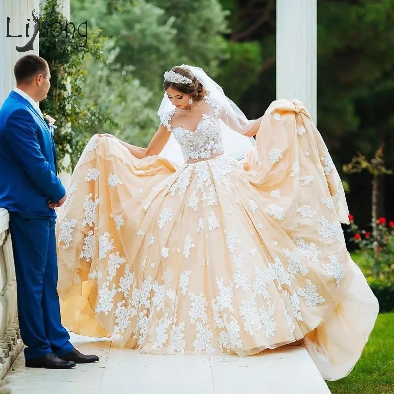

Romantic Champagne Lace 2019 Wedding Dresses Short Sleeves A-line Elegant Bridal Gowns Arabic Wedding Gowns Robe De Mariee