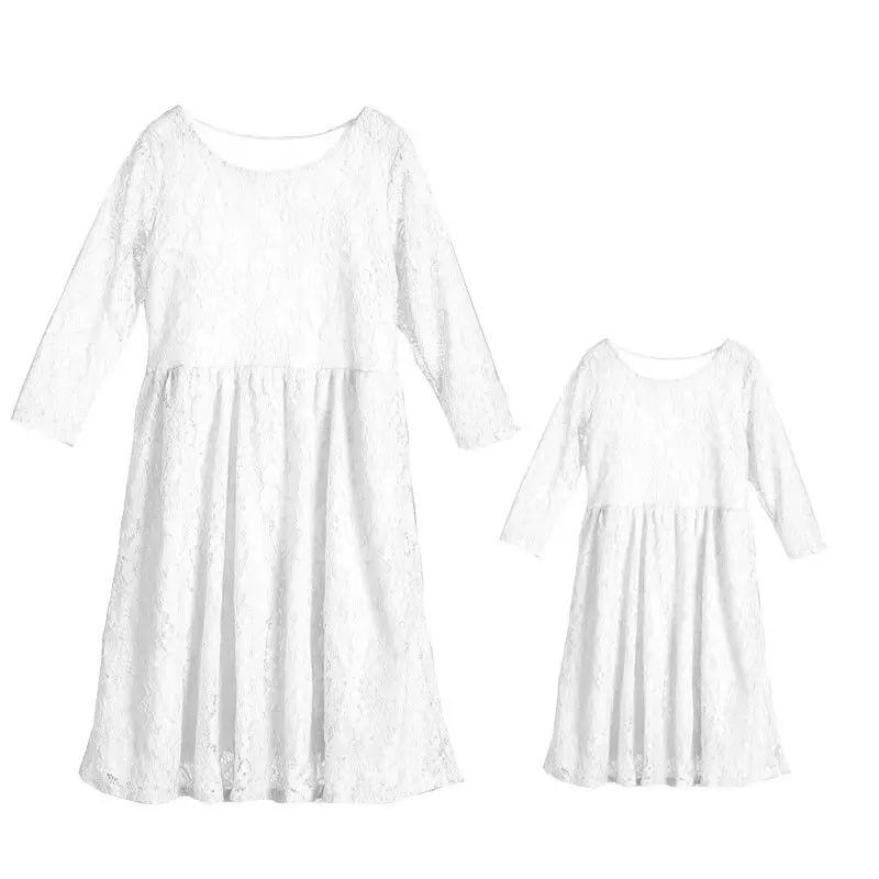 Одежда для мамы и дочки; Летний Пляжный кружевной сарафан с цветочным рисунком; одинаковые платья для семьи; белое кружевное мини-платье «Мама и я»