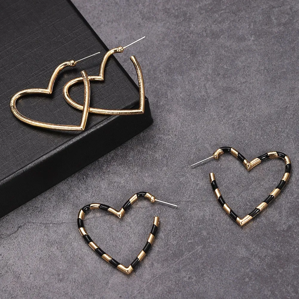 

Romantic Hollow Big Heart Stud Earrings Women Fashion Brincos Irregular Alloy Shape Punk Earrings