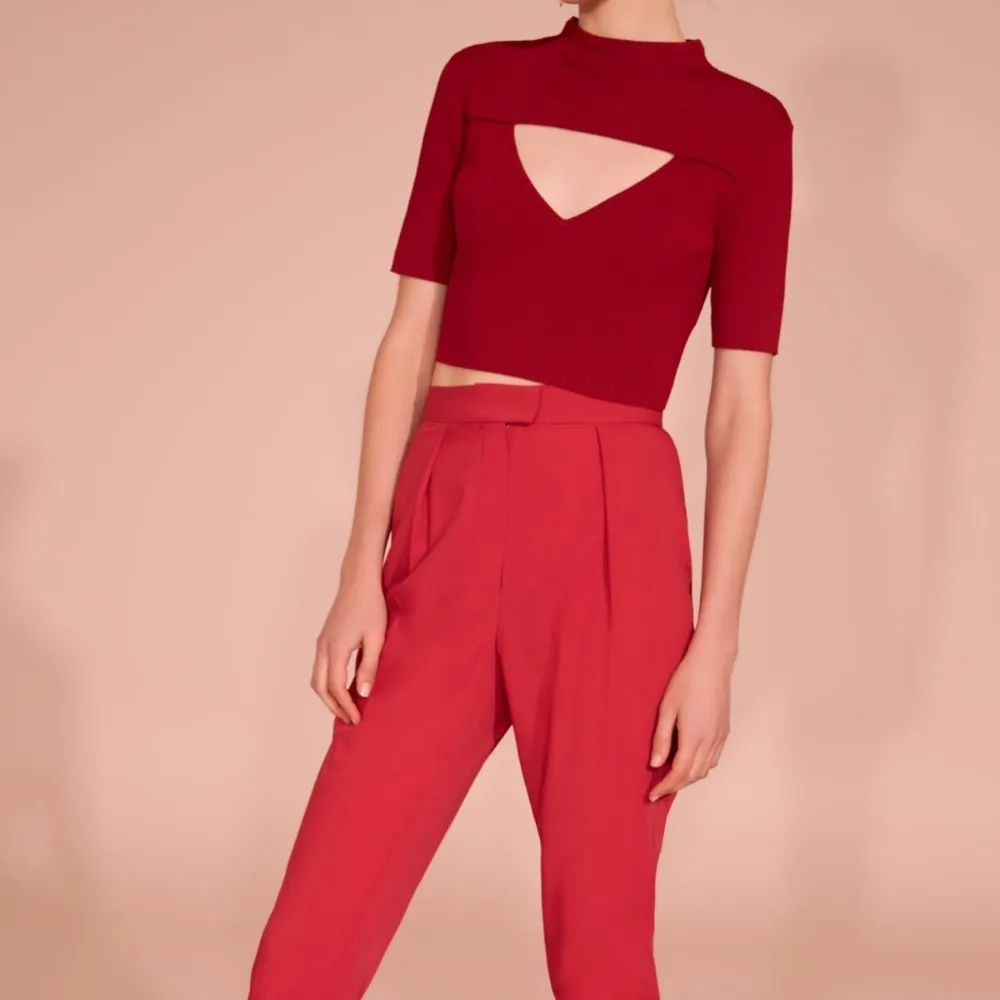 HDY Haoduoyi Sweet Academic Style Street Breeze Chest Triangle Hollowing Out Knitting Sweater Red Color New Arrival Sexy Tops