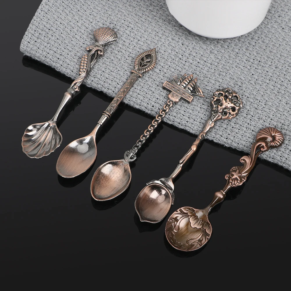

5pcs/set Stainless Steel Spoon Sets for Snacks Party Small Tea Coffee Spoon Vintage Royal Style Carved Ice Cream Dessert Spoon