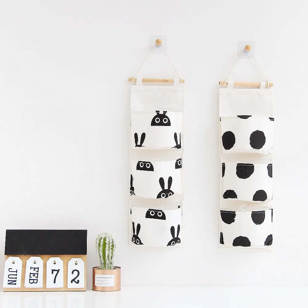 

Cartoon Geometric Pattern Cotton Linen Pendant 3 Pocket Storage Bag Wall Hanging Wardrobe Cosmetic Toy Storage Bag New Arrivals