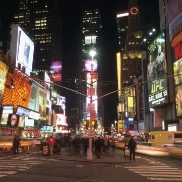 Times Square In Midtown Manhattan Illuminated At Night Poster Print (35 x 12) | Дом и сад