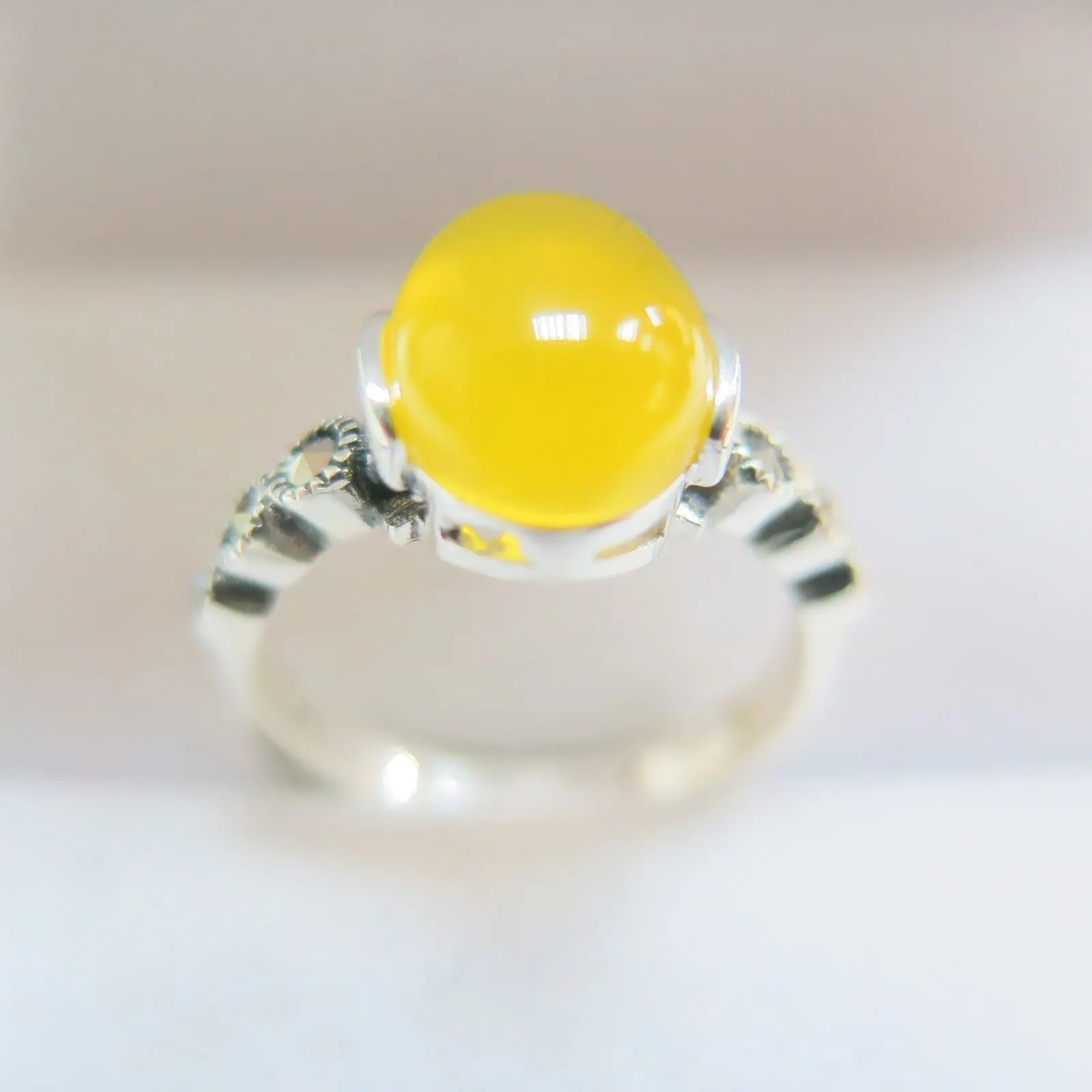 

NEW 925 Sterling Silver Beautiful Yellow Chalcedony Woman's Ring Size 6.5-7.5