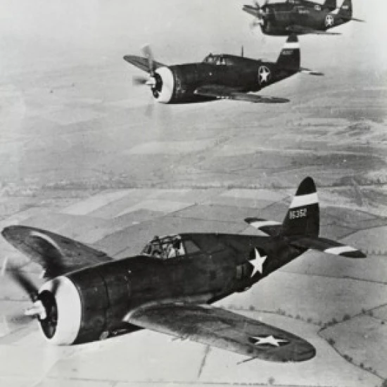 Три истребителя в полете P-47 Thunderbolt плакат печать (18x24) | Дом и сад
