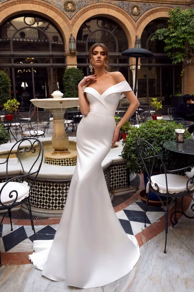 

Vivian's Bridal 2019 New Vintage Satin Mermaid Reflective Wedding Dress Sexy Sweetheart Off Shoulder Sweep Train Bridal Dress