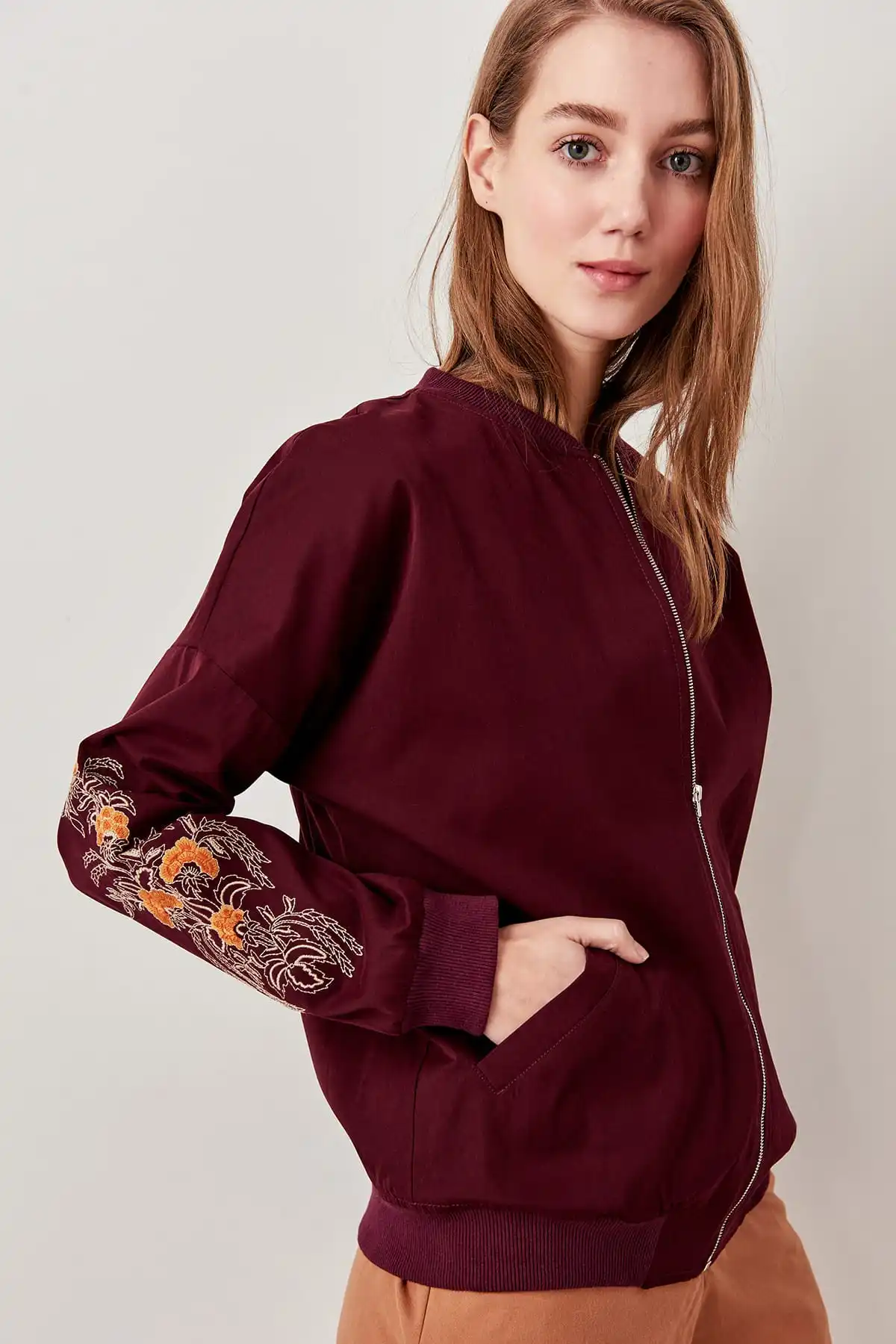 

Trendyol Bordeaux Handles Embroidered Bomber Monte TWOSS19EH0081