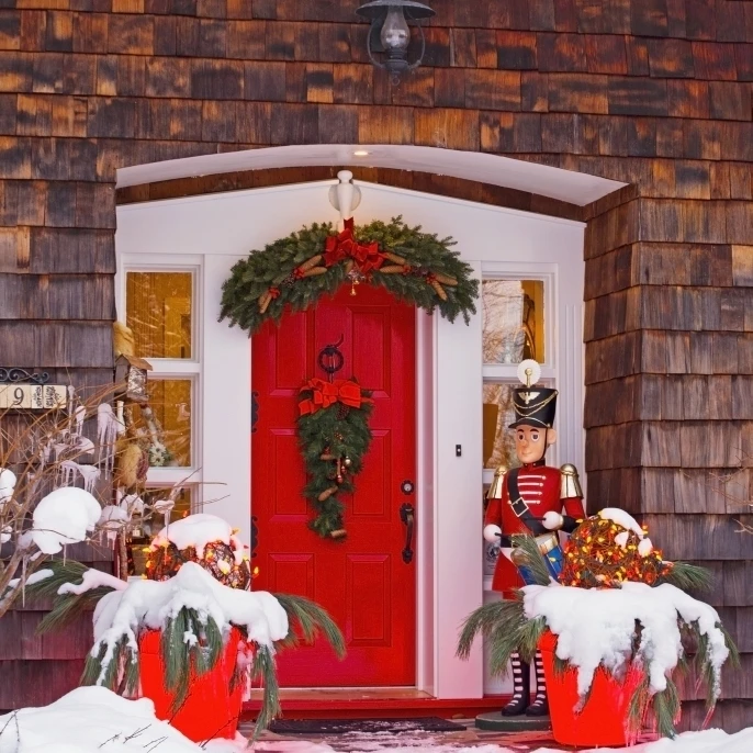 Christmas Decorations Around A Front Door Knowlton Quebec Canada Poster Print (12 x 18) | Дом и сад