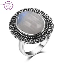 Женское кольцо из серебра 925 пробы с лунным камнем 10 х14 мм