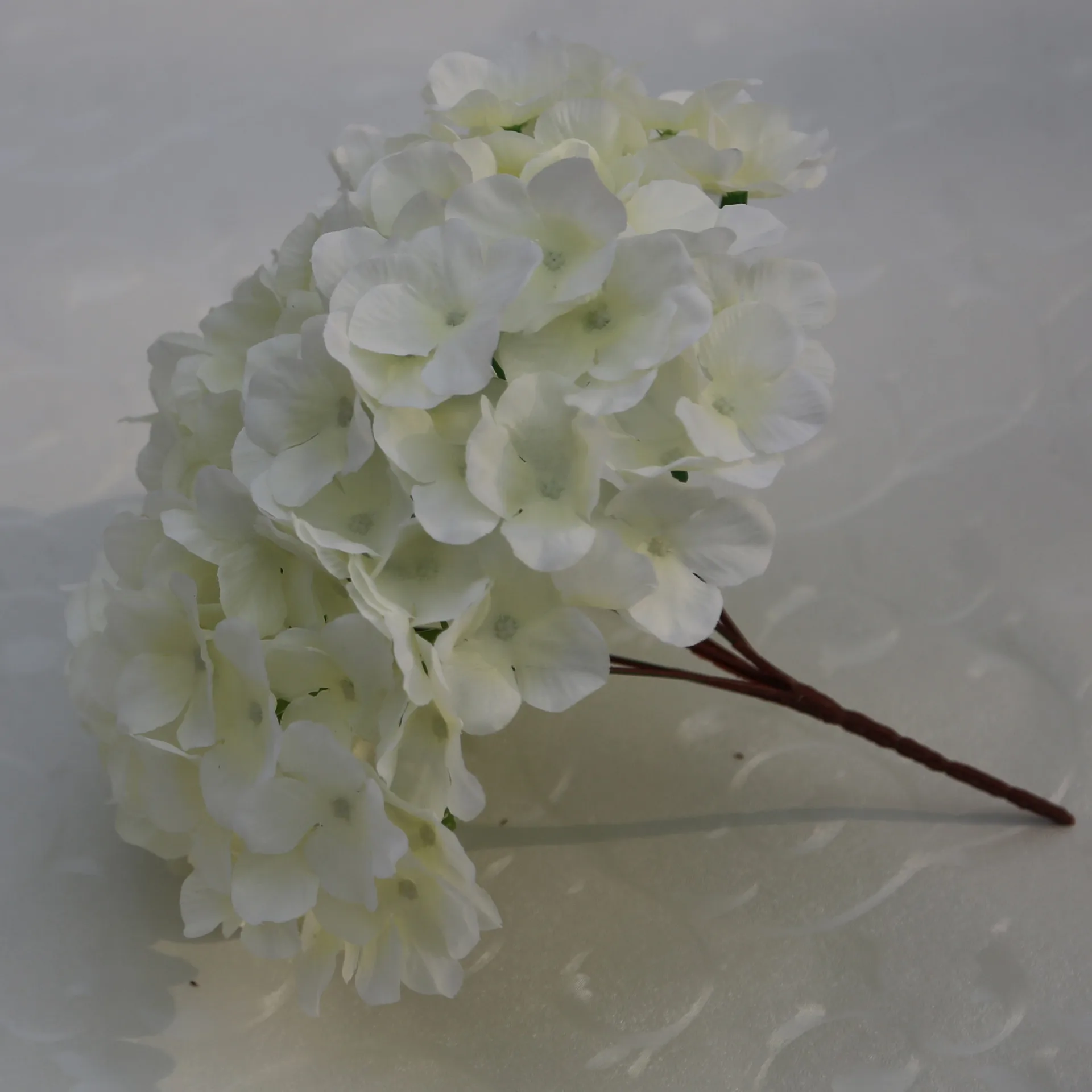 

10pcs/lot Peony Rose Decorative Flower for Party Luxury 6 Heads Artificial Hydrangea Silk DIY Flower Decoration for Home