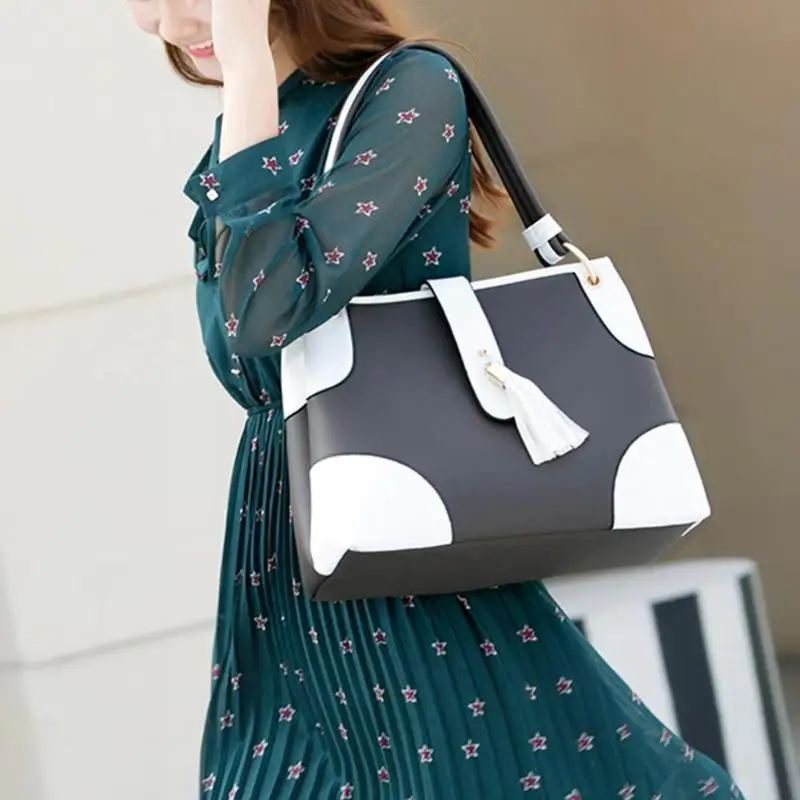 سعة كبيرة أزياء النساء شرابة مخلب يد الكتف الأعلى مقبض حقيبة سعة كبيرة أزياء النساء شرابة مخلب يد الكتف الأعلى مقبض حقيبة