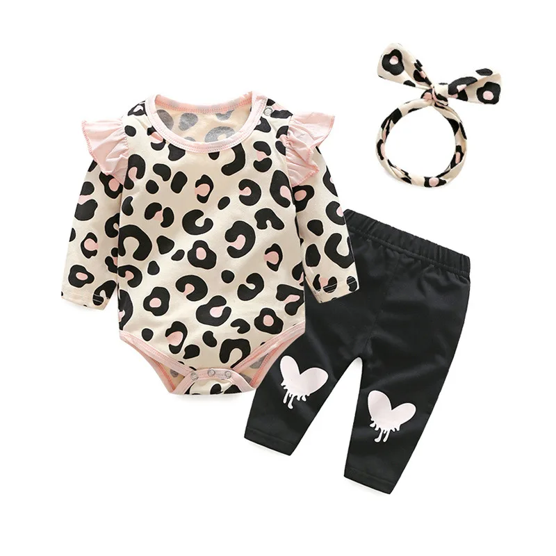 Модный комплект для маленьких девочек; комбинезон с леопардовым принтом; штаны с сердечками; повязка на голову; комплект из 3 предметов; Одежда для новорожденных 6-24 месяцев