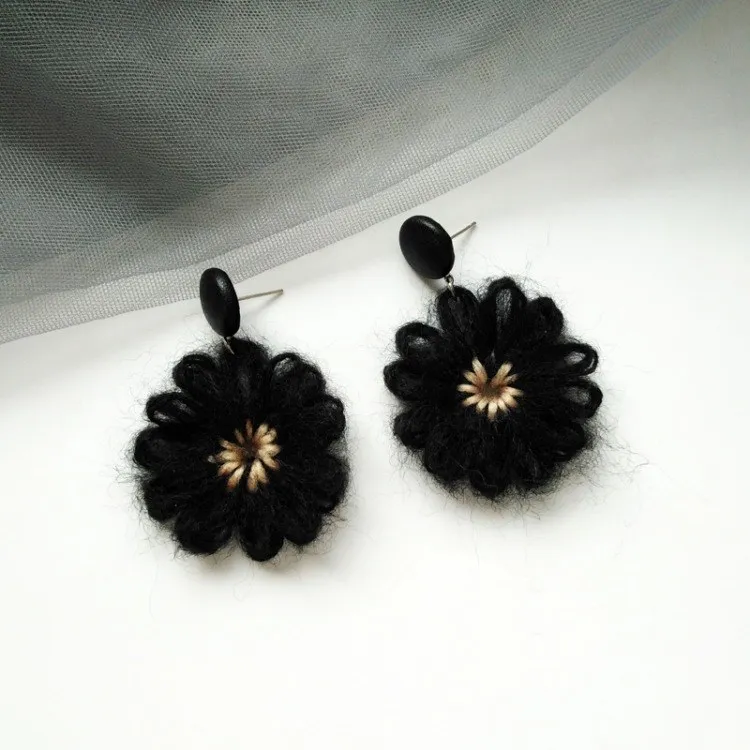 

Korean Sweet Simple White Daisy Flower Earring White Big Flower Earrings Women Flower Cotton Stud Earring