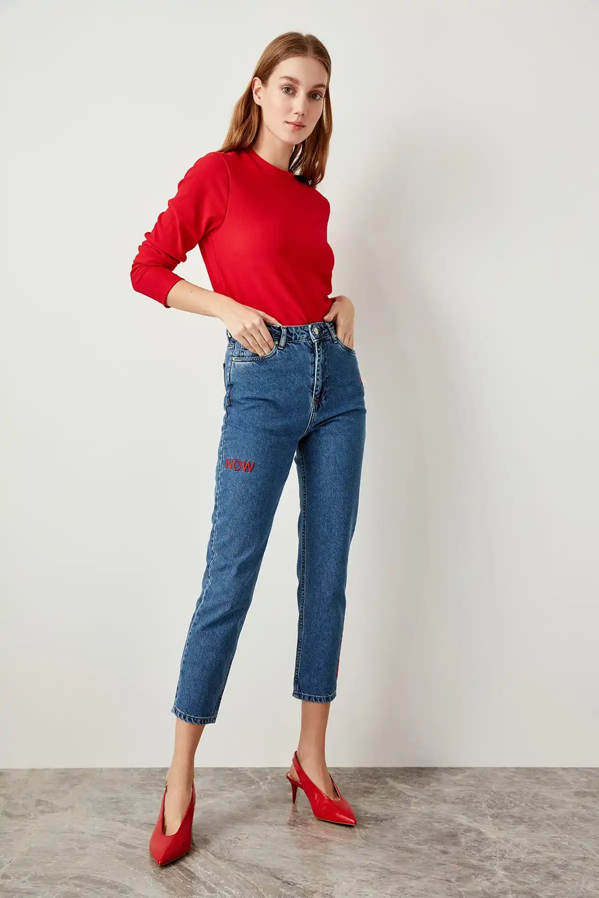 

Trendyol Advanced Embroidery High Waist Blue Jeans Mom TCLSS19MO0005