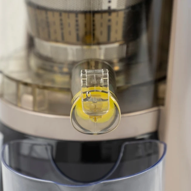 Соковыжималка электрическая Galaxy GL 0802 (Мощность 200 Вт, 1 скорость, объем емкости для сока 0,6 л, объем емкости для отходов 0,6 л, низкий уровень шума)