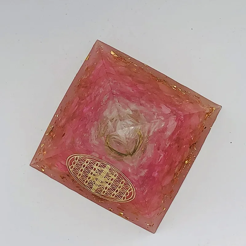 Halo Convertitore di Energia 5-6cm Orgonite Piramide, che simboleggia amore porta la buona fortuna decorazione della resina del mestiere di orgone