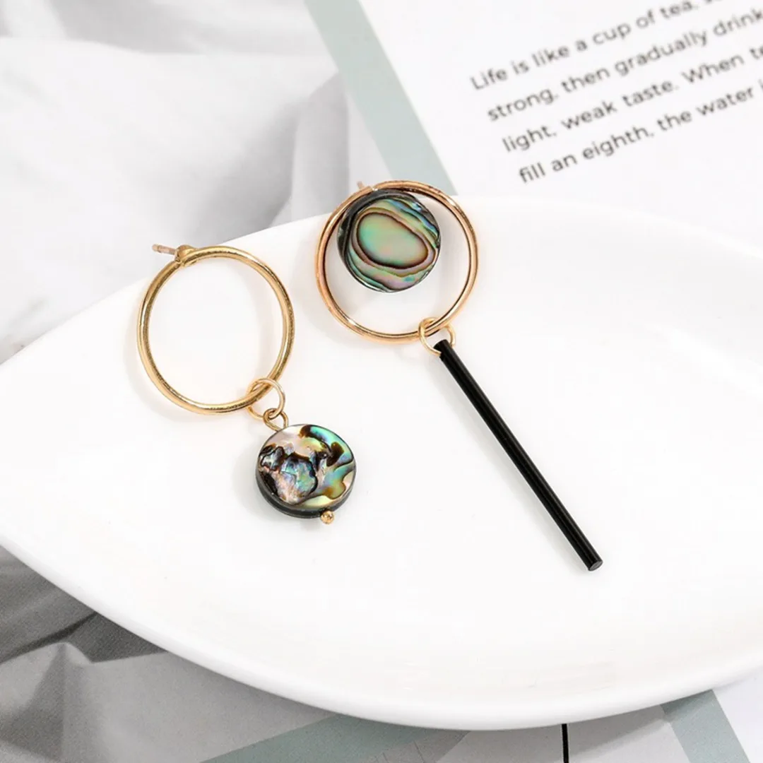 

Korean Style Women Shell Round Pendant Earring Small Round Circle Asymmetric Metal Earring Shellhard Female Statement Jewelry