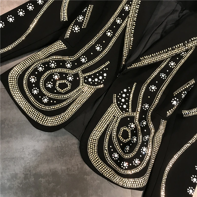 Billig DEAT 2020 Neue Frühling drehen unten Kragen Voll Ärmeln Metall Perlen Keine Tasten Kurze Jacke Weibliche Einzelne Anzug WF18501L schwarz