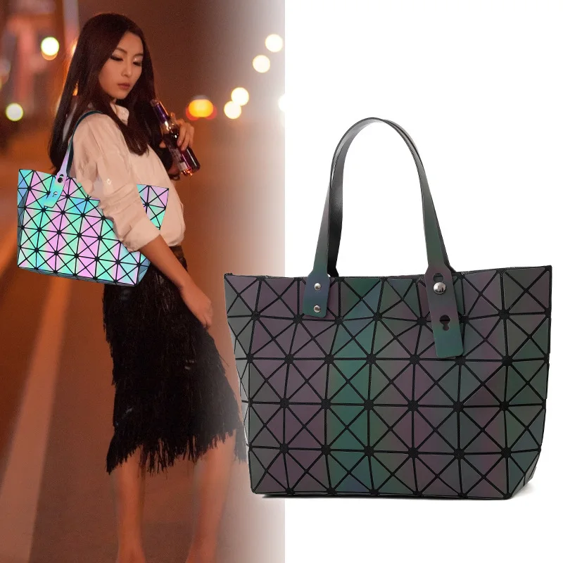 

Pattern Fashion Trend Handbag Joker Personality Diamond Lattice Geometry Woman Package Solid Color Fold Noctilucent Package