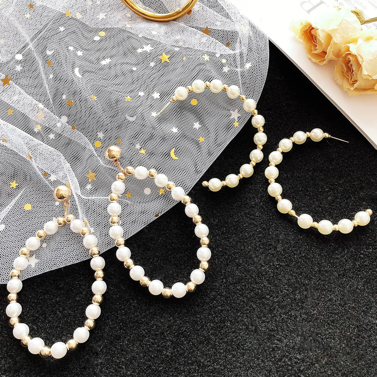 

2019 Korean fashion girl pearl inlaid gold beads hollow half ring big circle earrings romantic sweet party jewelry