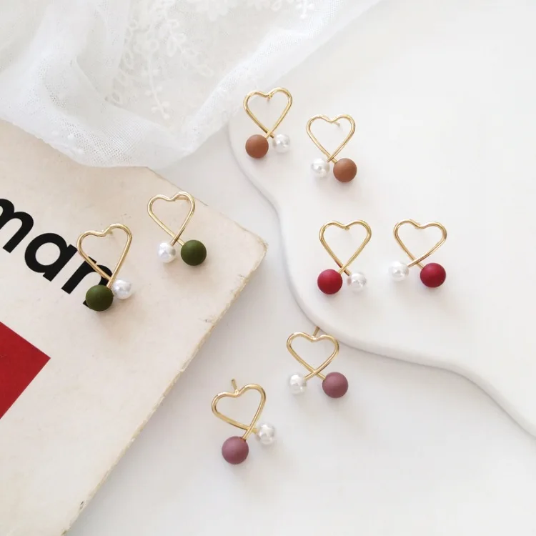 

2018 New Simple Fashion Hollow Out Heart Stud Earrings Women Sweet Fake Pearl Round Ball Ear Studs Jewelry