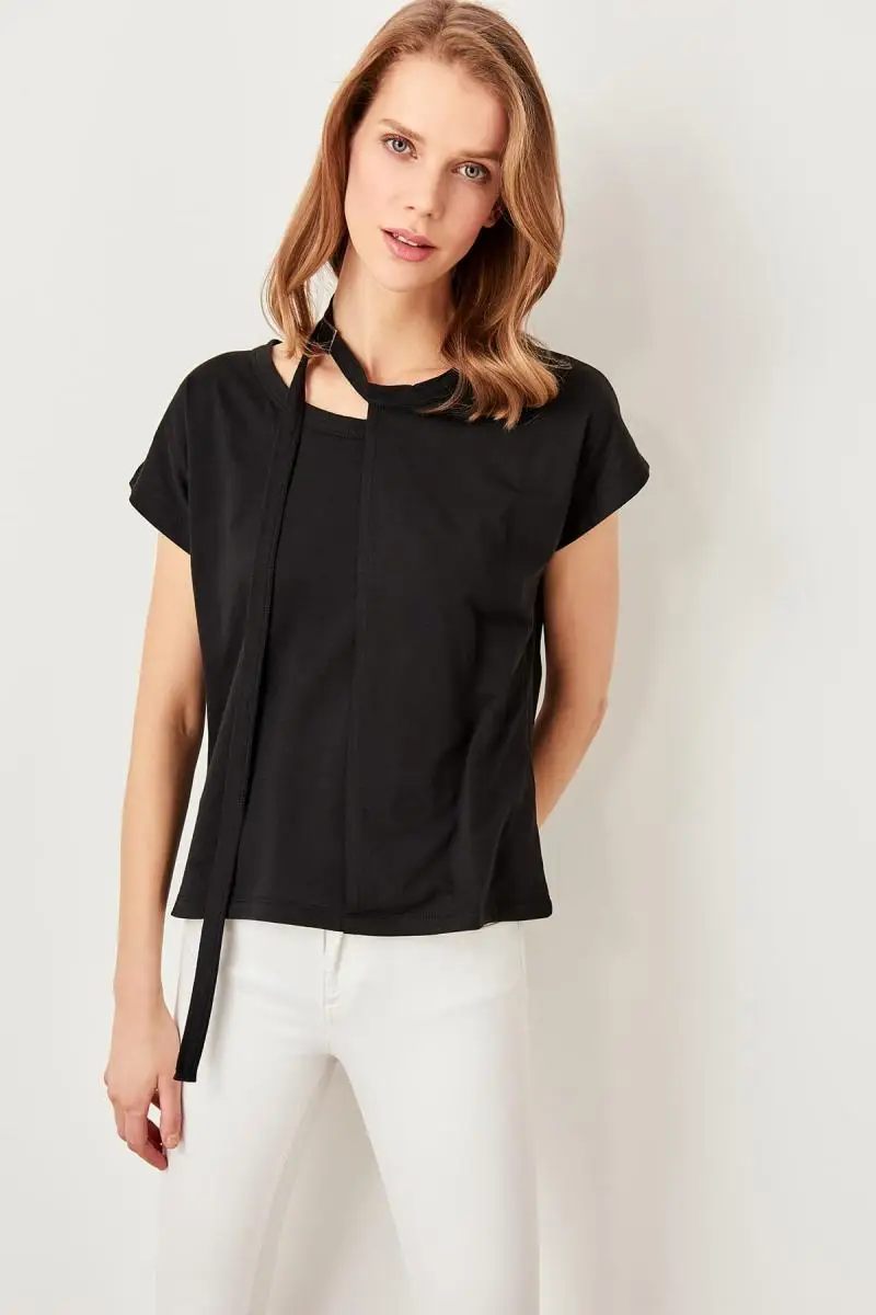 

Trendyol Black Buckle Detail Boyfriend Knitted T Shirt TWOSS19TC0010