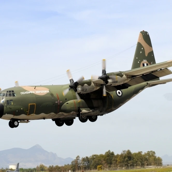 C-130 Hercules from the Hellenic Air Force landing at Decimomannu Base Italy Poster Print (17 x 11) | Дом и сад