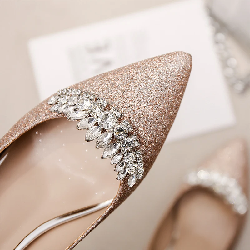 

19ss Bling Sequined Cloth Shallow Banquet Pumps Rhinestone Crown Sexy Pointy Toe Wedding Bridal Shoes Slip On Luxury Woman Shoes