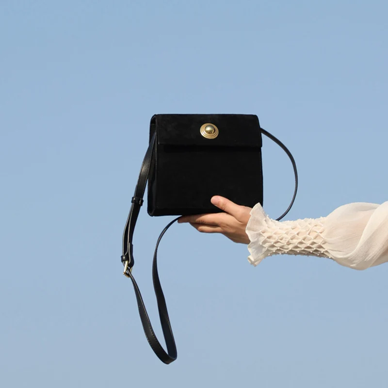 

[Super Seabob] 2019 Spring New Woman Black Color Stylish Cover Button Single Detachable Strap Messenger Bag All Match LI717