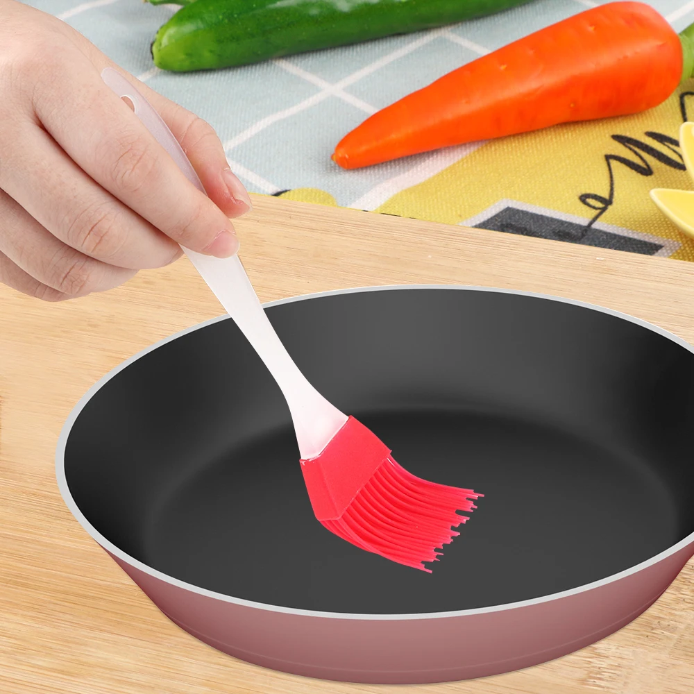 

1 piece Random Color Basting Brush Silicone Oil Brush Chefs Spice Brush High Temperature Resistance BBQ Tool Kitchen Tool